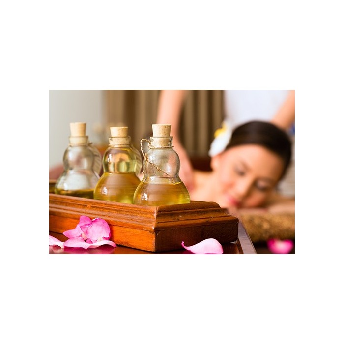 Aromatherapy Massage Oil with Refreshing Properties