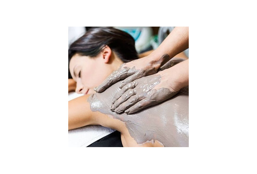 Aromatherapy Body Wrap: The benefits of bentonite clay, aloe vera and essential oils for your skin